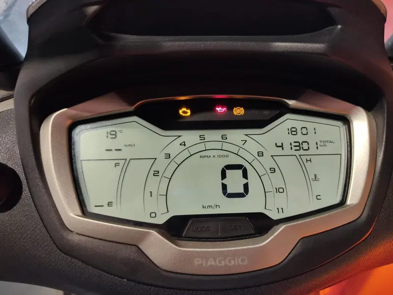 Piaggio Beverly 300 Hpe (2021) (3)