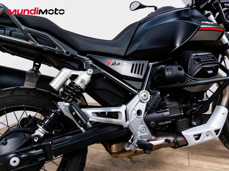 Moto Guzzi V85 TT (2024 - 26) (4)