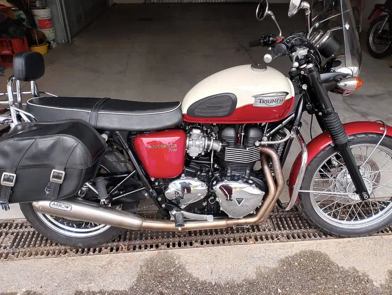 Triumph Bonneville T100 (2008 - 16) (2)