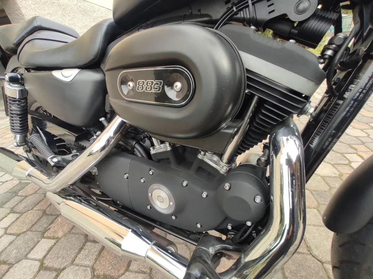 Harley-Davidson 883 Iron (2009 - 11) - XL 883N (4)