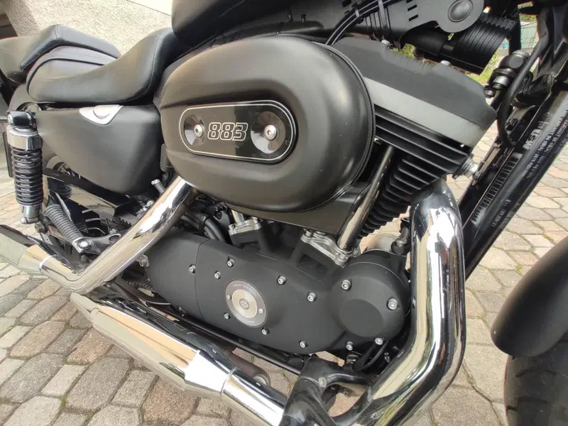 Harley-Davidson 883 Iron (2009 - 11) - XL 883N (4)