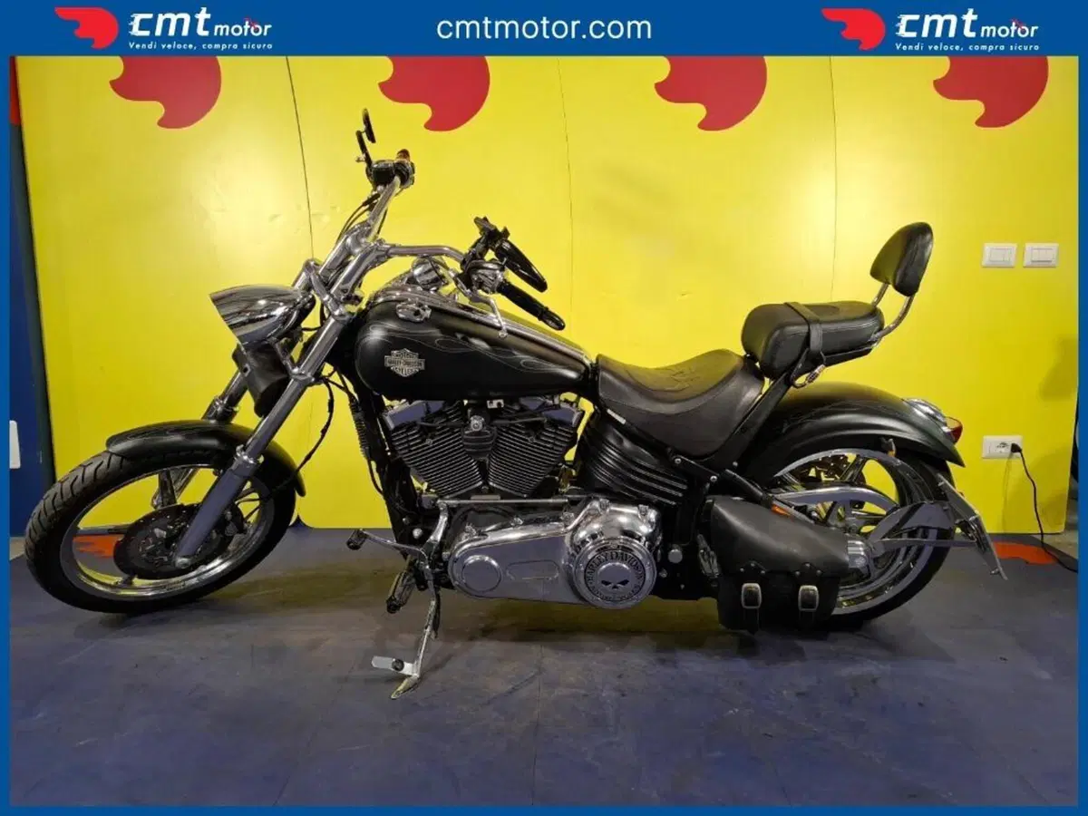 Harley-Davidson 1584 Rocker C (2009 - 11) - FXCWC (2)