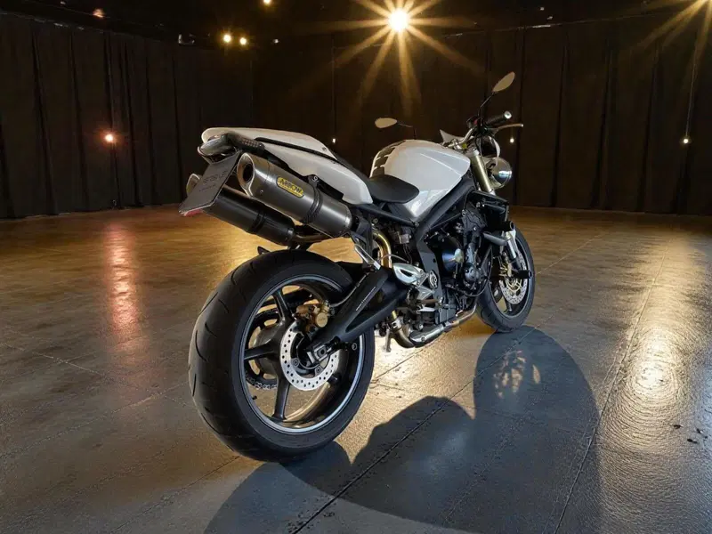 Triumph Street Triple (2007 - 12) (3)