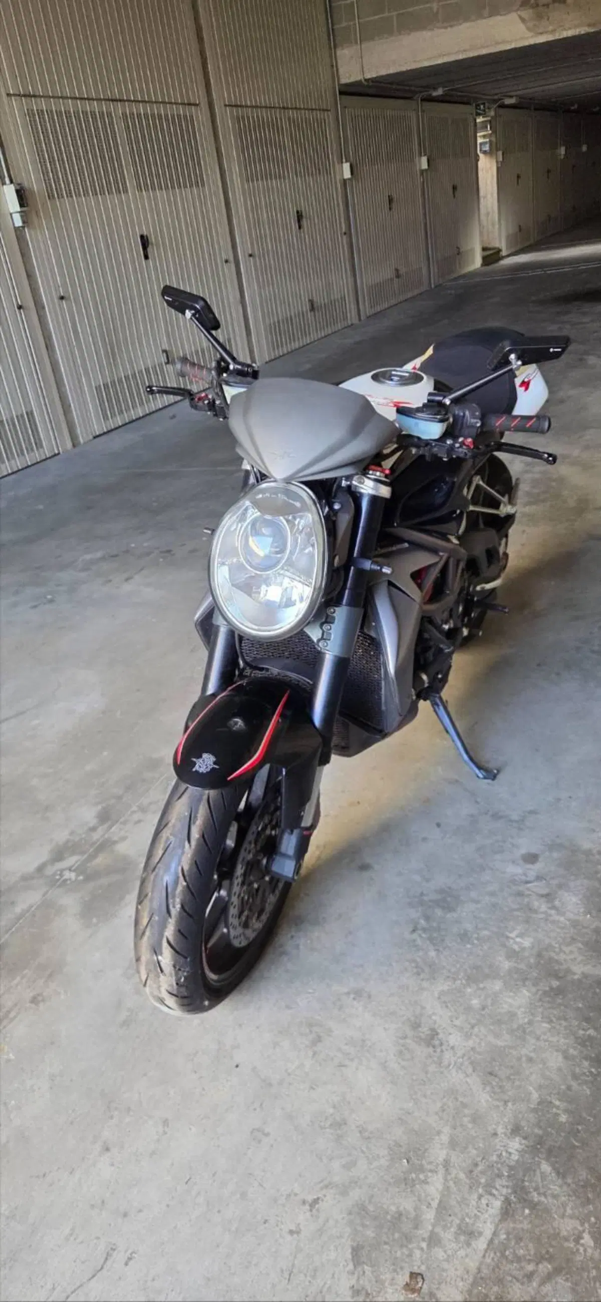 MV Agusta Brutale 1090 RR (2009 - 15) (2)