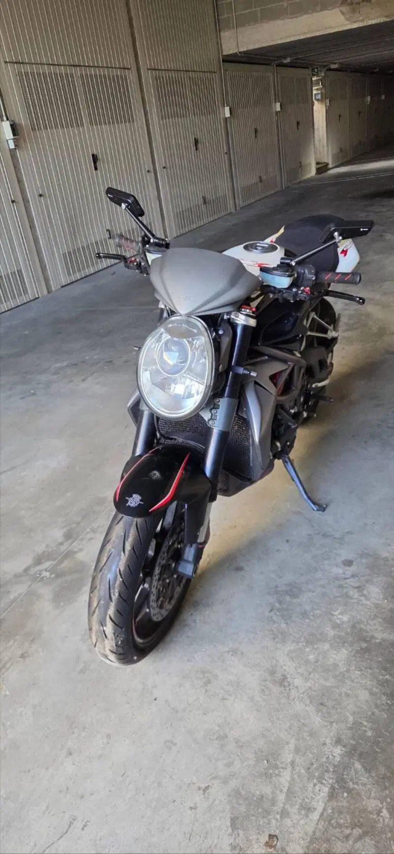 MV Agusta Brutale 1090 RR (2009 - 15) (2)