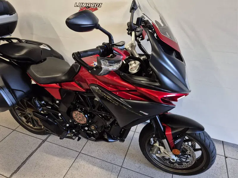 MV Agusta Turismo Veloce 800 Lusso SCS (2017 - 20) (2)