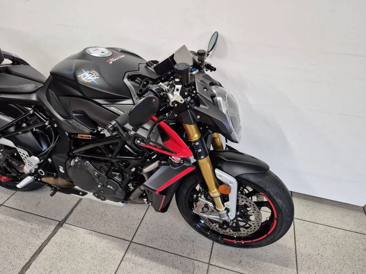 MV Agusta Brutale 1000 RR (2021 - 25) (2)