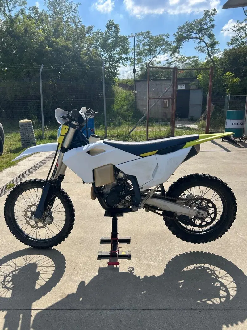 Husqvarna FE 250 (2025) (3)