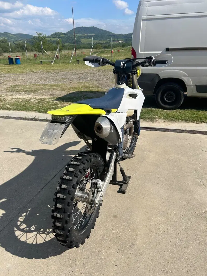 Husqvarna FE 250 (2025) (5)