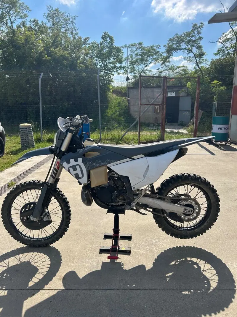Husqvarna TE 300 Pro (2024) (3)