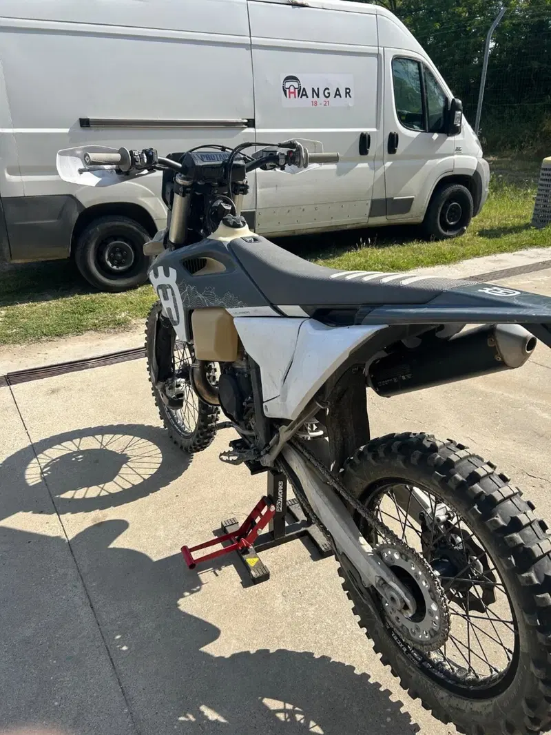 Husqvarna TE 300 Pro (2024) (5)