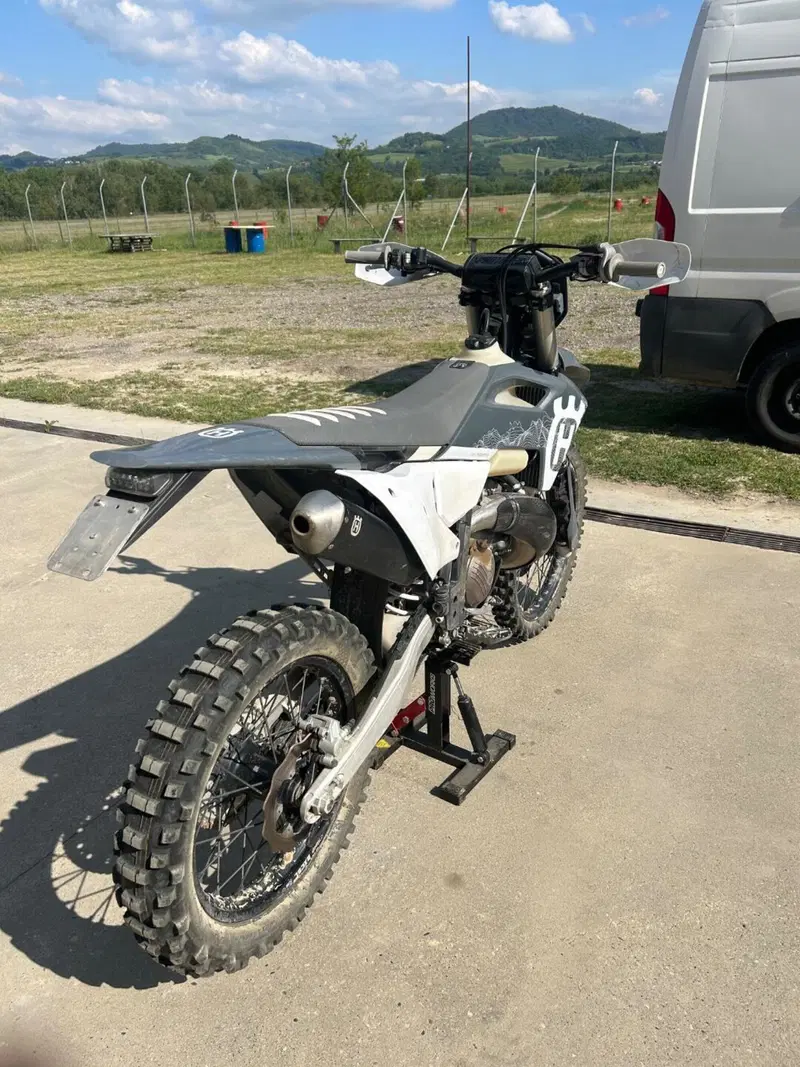 Husqvarna TE 300 Pro (2024) (6)
