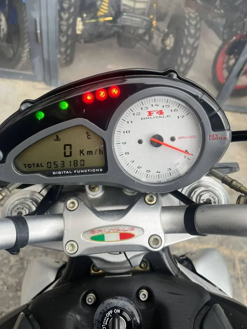 MV Agusta Brutale 750 S (2002 - 06) (2)
