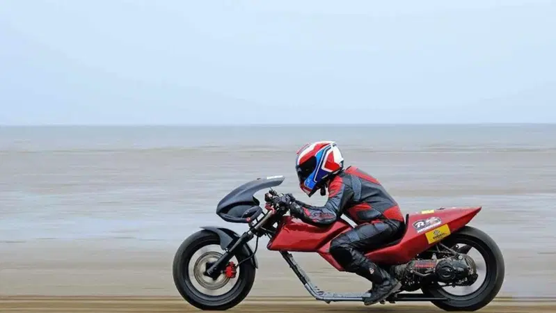 Alfie Barraclough, il dodicenne di Bradford che ha conquistato Pendine Sands