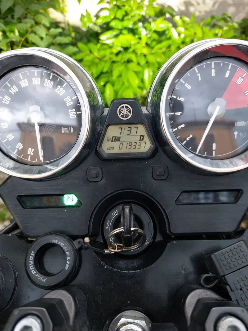 Yamaha XJR 1300 (2015 - 17) (9)