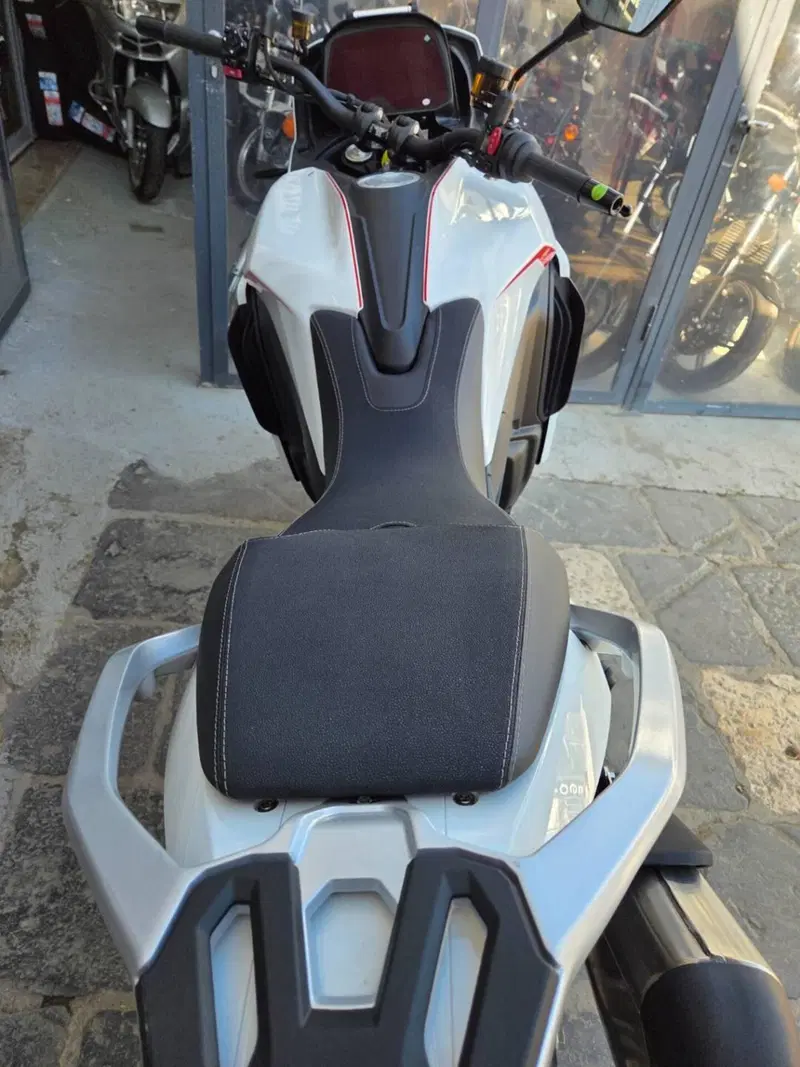 Moto Morini X-Cape 1200 (2026) (13)