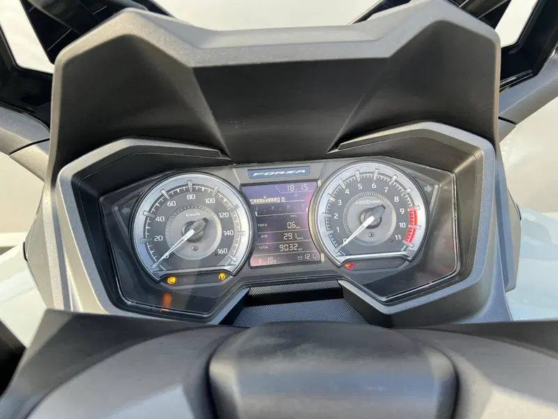 Honda Forza 350 Deluxe (2022 - 24) (6)