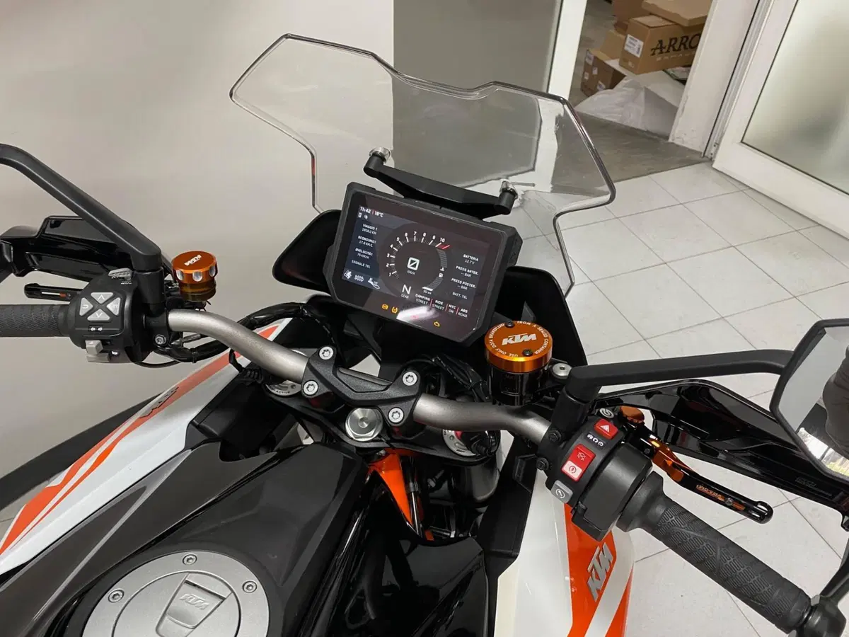 KTM 1290 Super Duke GT (2019 - 20) (3)
