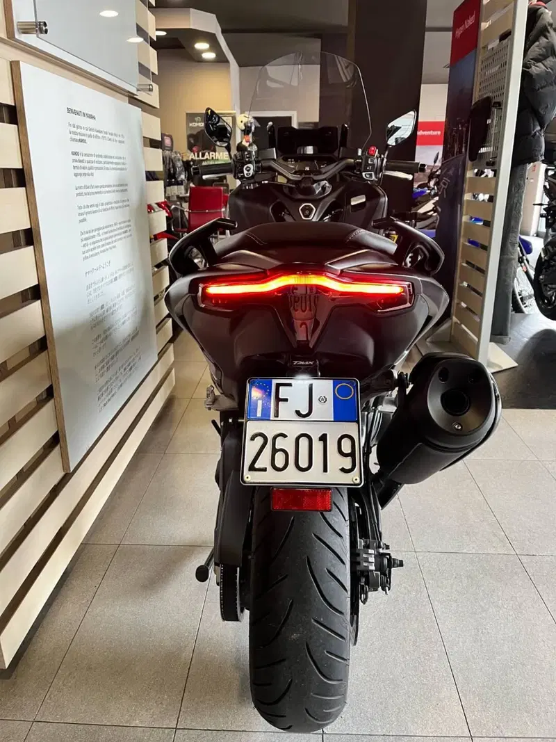 Yamaha T-Max 560 Tech Max (2022 - 24) (5)