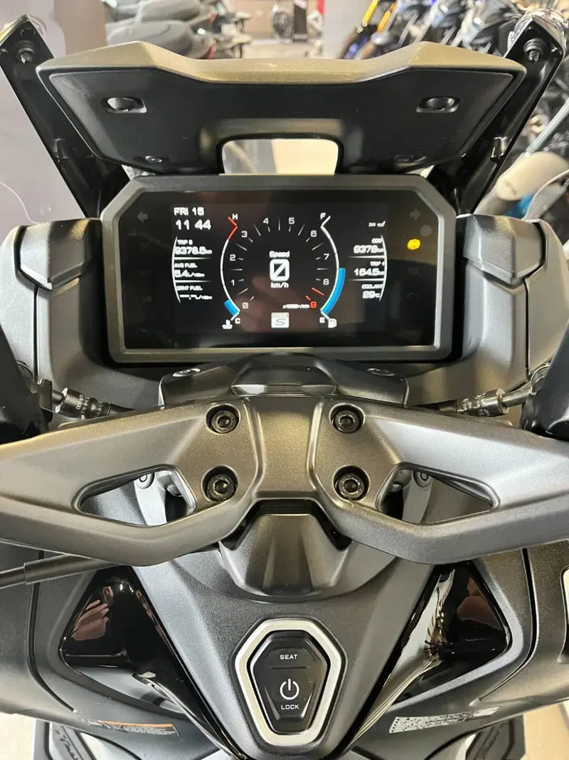 Yamaha T-Max 560 Tech Max (2022 - 24) (11)