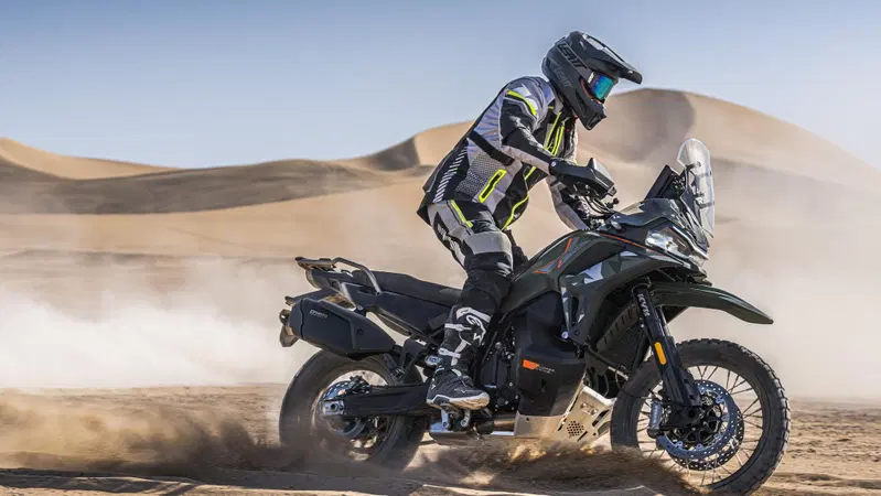 CFMOTO 1000MT-X: la maxi enduro cinese che sfida tutti, anche sul prezzo [GALLERY]