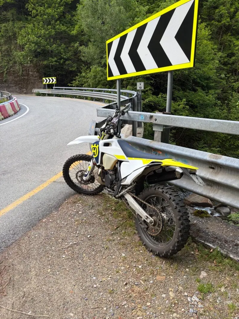 Husqvarna TE 300i (2023) (2)