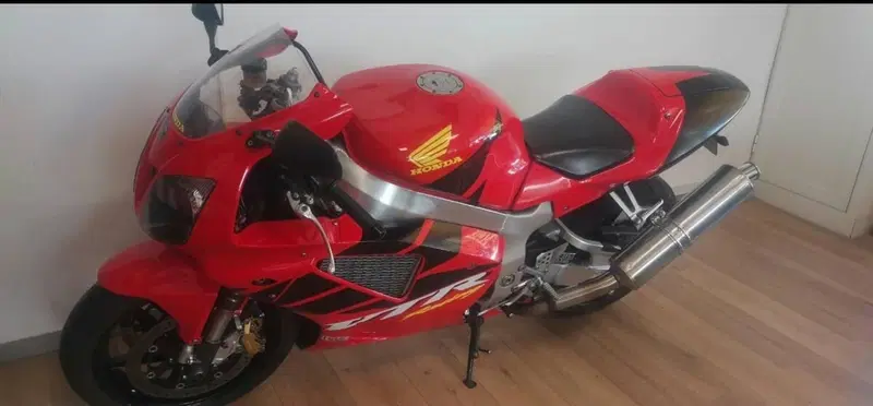 Honda VTR1000 SP-1  (8)