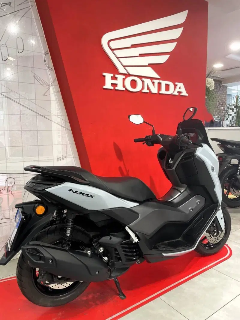 Yamaha N-Max 125 Tech Max (2025 - 26) (3)