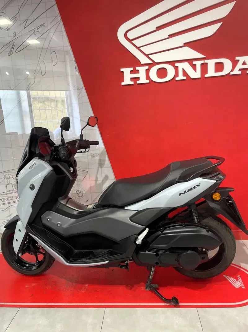 Yamaha N-Max 125 Tech Max (2025 - 26) (6)