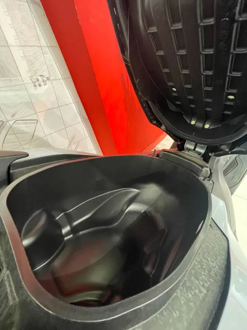 Yamaha N-Max 125 Tech Max (2025 - 26) (9)