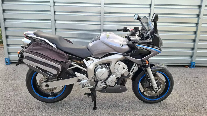 Yamaha FZ6 Fazer (2004 - 07)