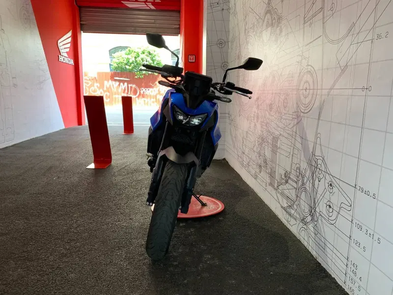 Honda CB 750 Hornet (2025) (5)