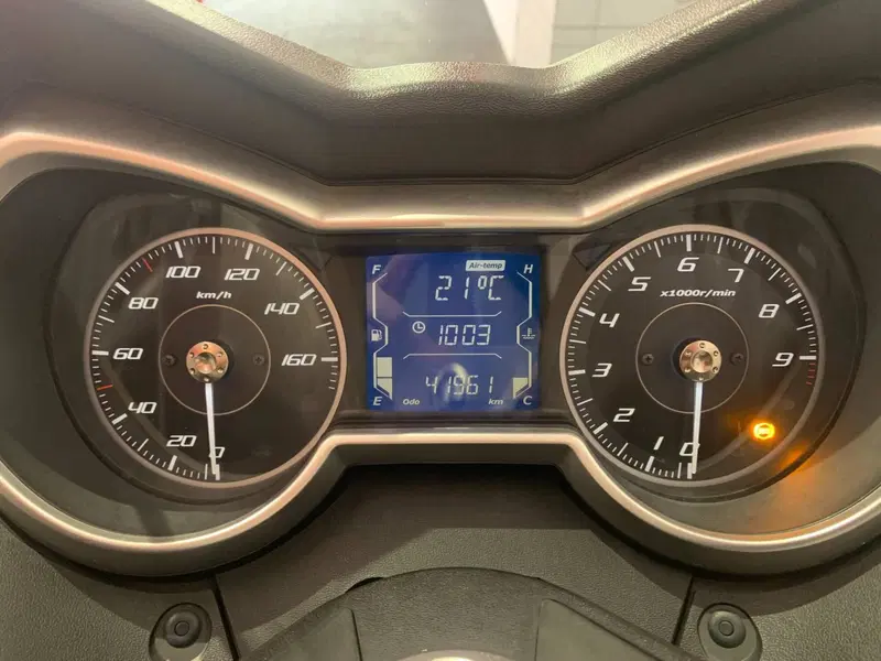 Yamaha X-Max 300 ABS (2017 - 20) (6)
