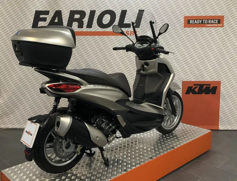 Piaggio Beverly 300 ABS-ASR (2021 - 25) (2)