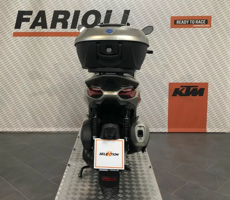 Piaggio Beverly 300 ABS-ASR (2021 - 25) (3)