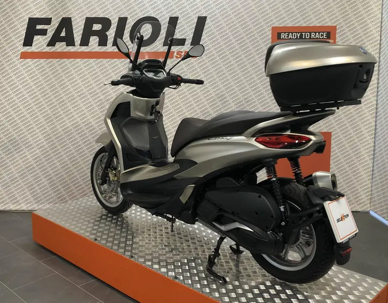 Piaggio Beverly 300 ABS-ASR (2021 - 25) (4)