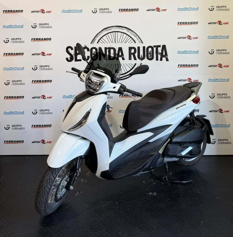 Piaggio Beverly 300 ABS-ASR (2021 - 25) (4)
