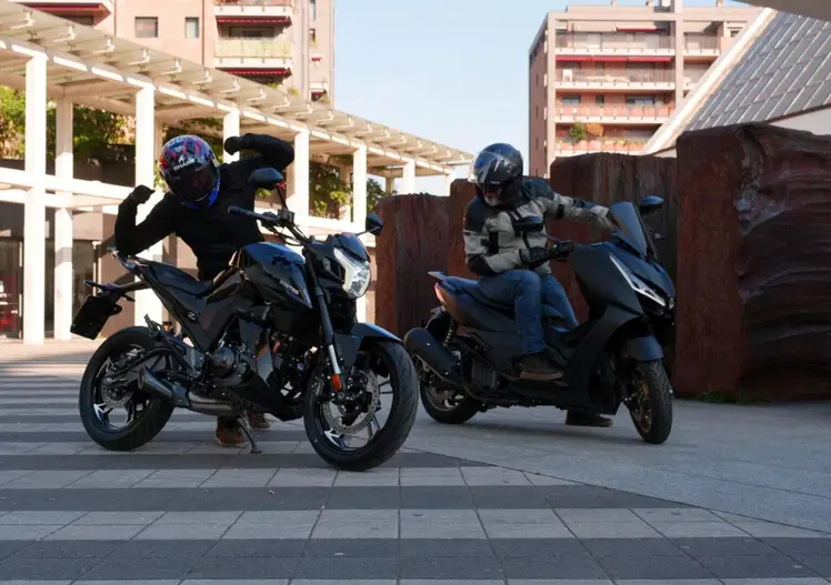 Moto 125 contro scooter 125: chi è davvero il re della città nel 2026? [VIDEO]