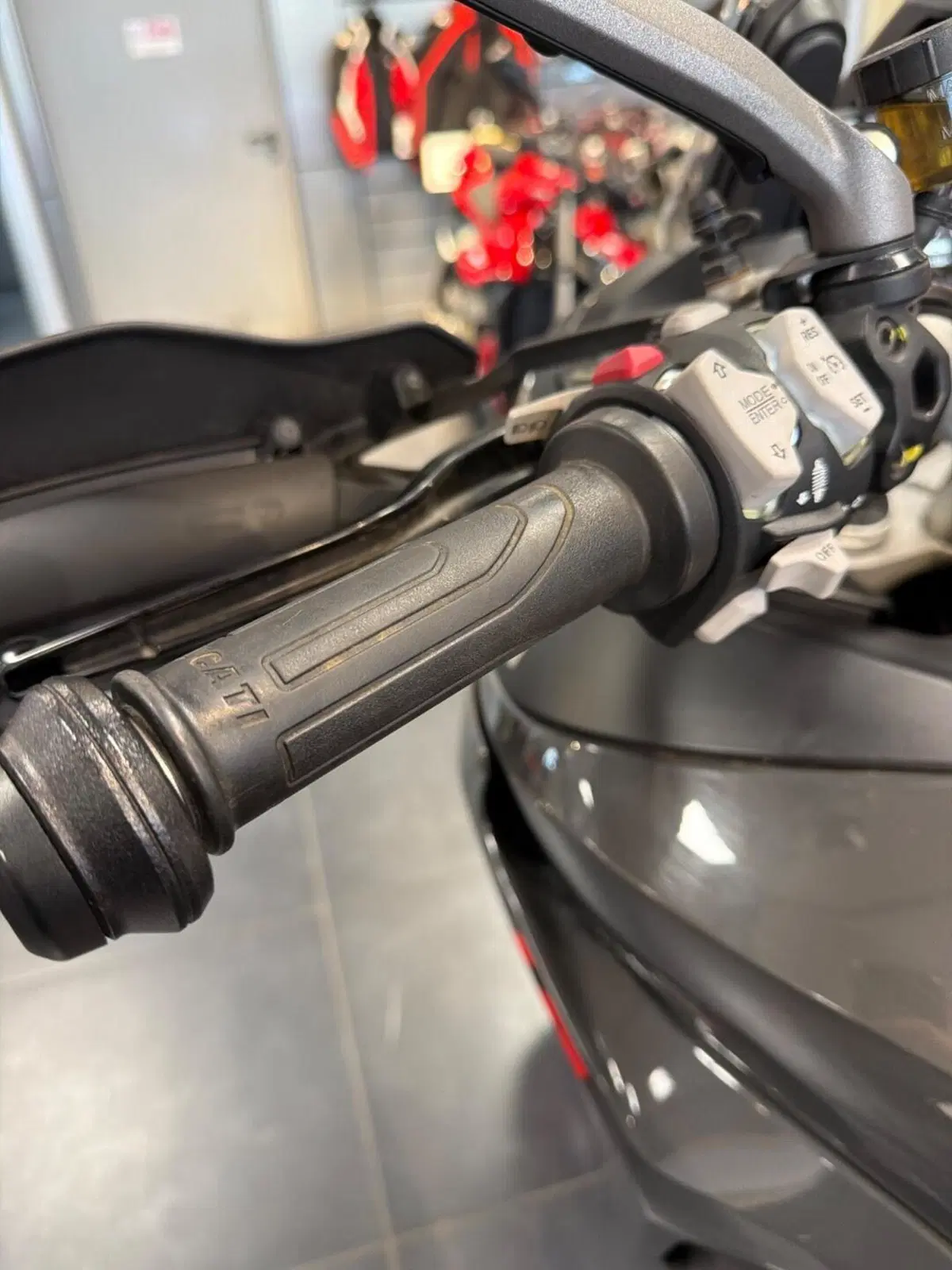 Ducati Multistrada V2 S (2022 - 24) (13)