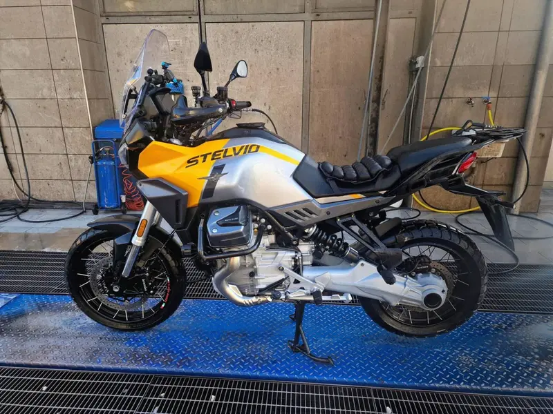 Moto Guzzi Stelvio (2024 - 26)