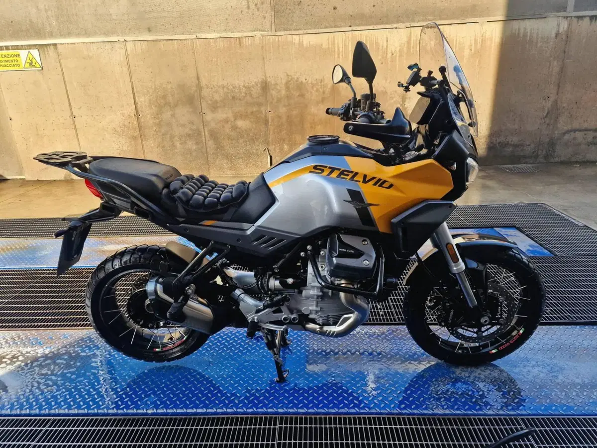 Moto Guzzi Stelvio (2024 - 26) (2)