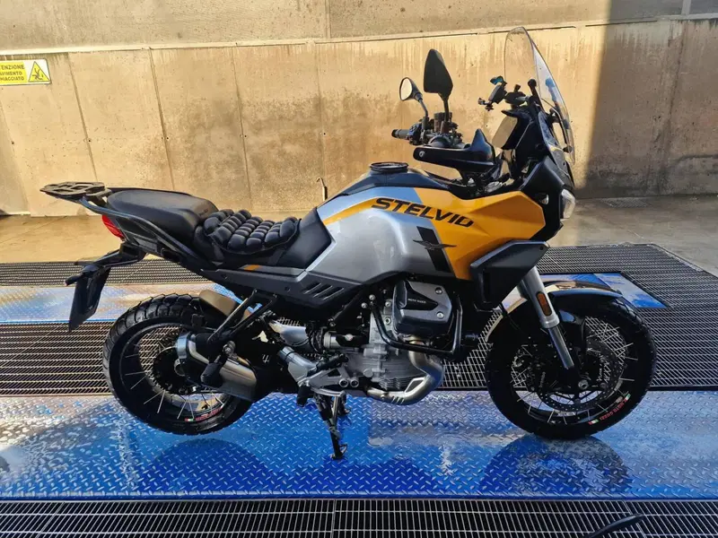Moto Guzzi Stelvio (2024 - 26) (2)