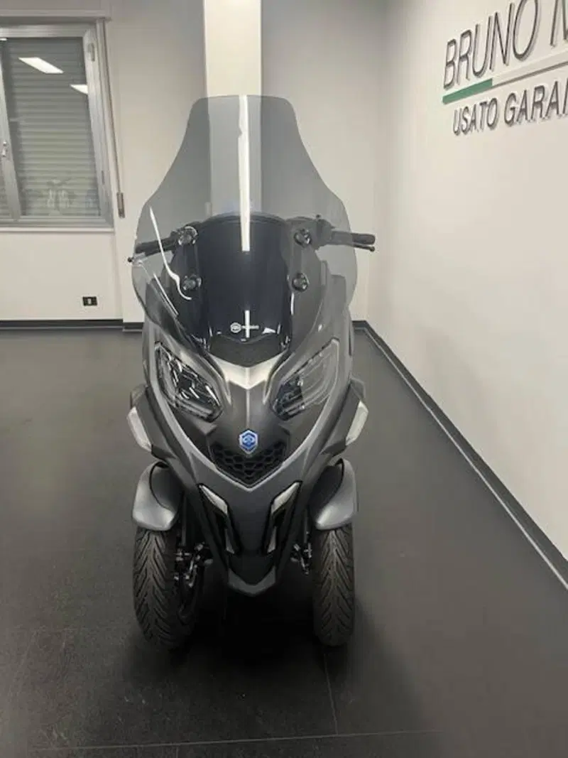 Piaggio MP3 530 Hpe Exclusive (2025 - 26) (2)
