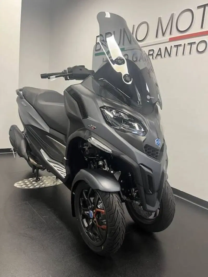 Piaggio MP3 530 Hpe Exclusive (2025 - 26) (3)
