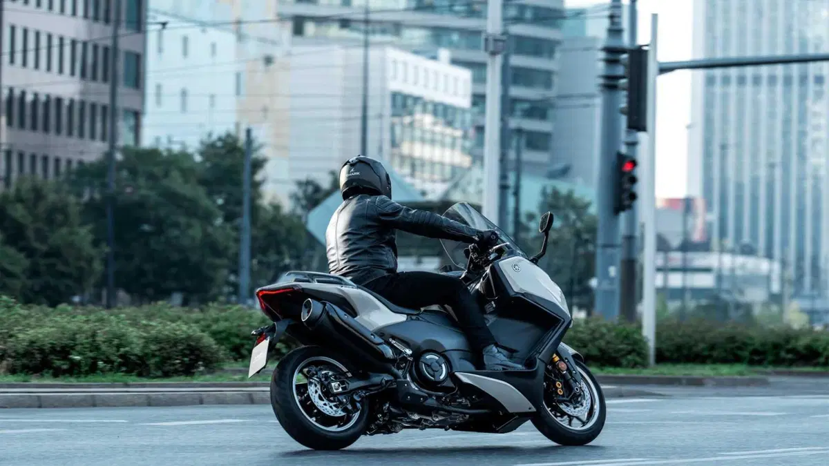Yamaha TMax 2026, la prova: il re degli scooter sportivi alza ancora l’asticella (2)