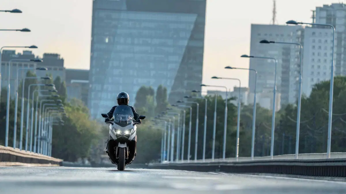 Yamaha TMax 2026, la prova: il re degli scooter sportivi alza ancora l’asticella (3)