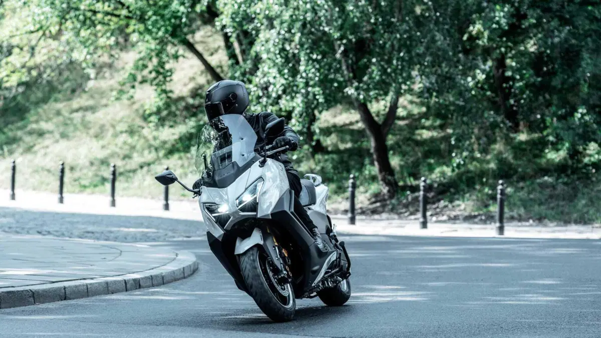 Yamaha TMax 2026, la prova: il re degli scooter sportivi alza ancora l’asticella (4)