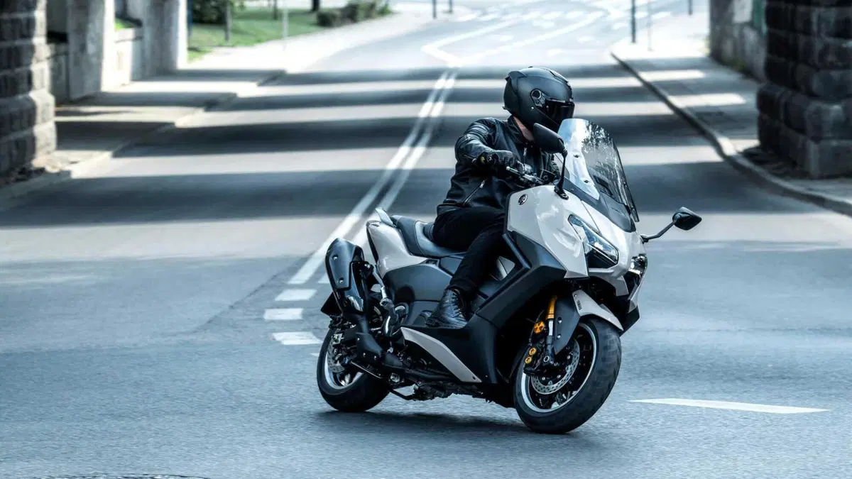 Yamaha TMax 2026, la prova: il re degli scooter sportivi alza ancora l’asticella (5)