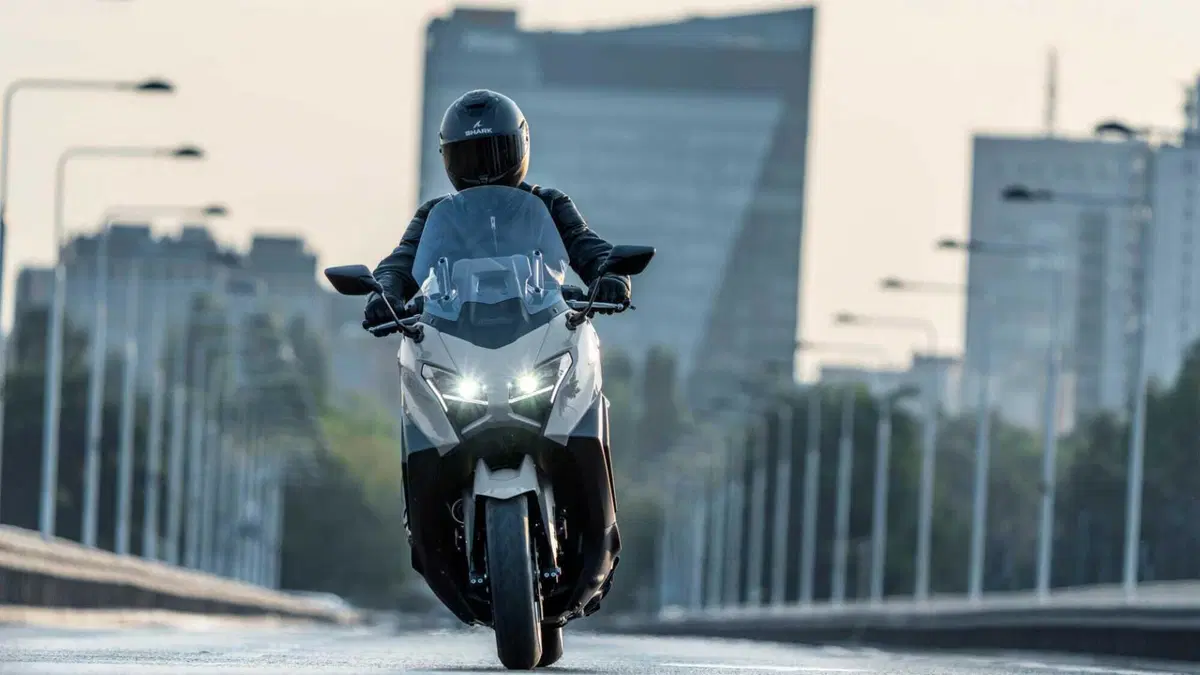Yamaha TMax 2026, la prova: il re degli scooter sportivi alza ancora l’asticella (8)