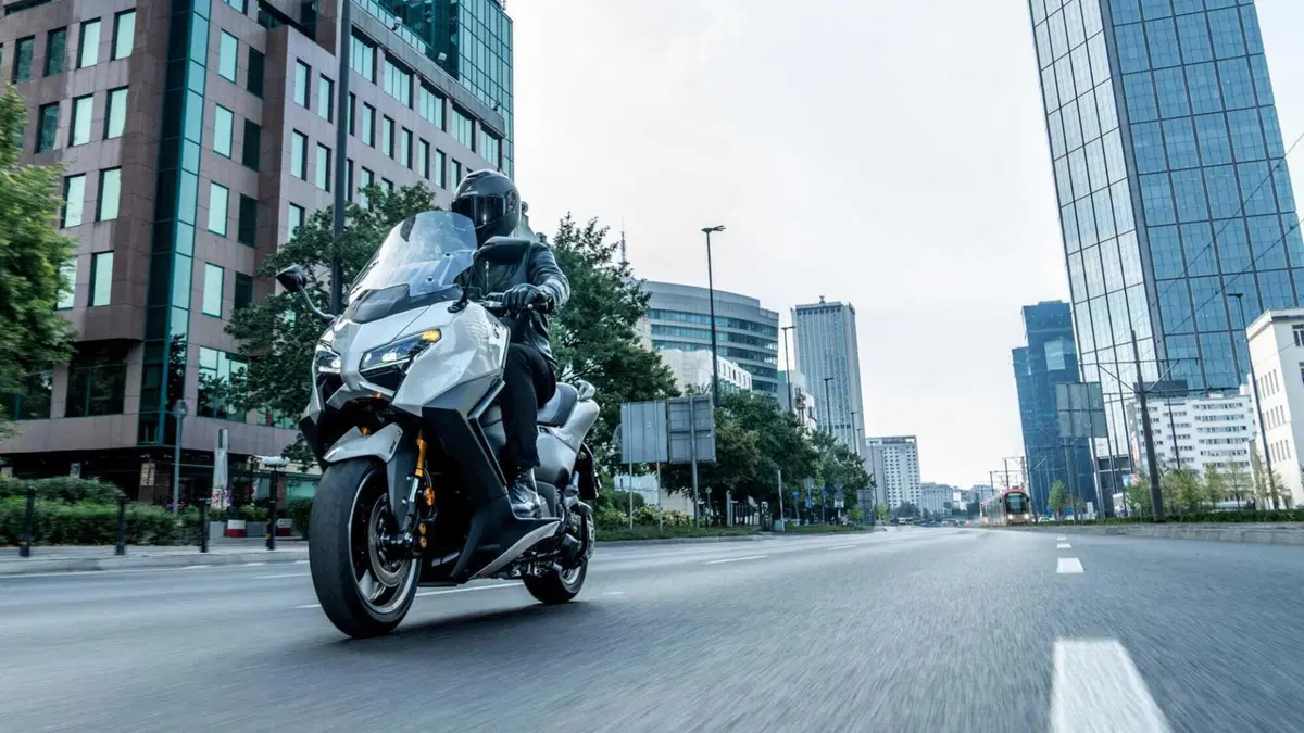 Yamaha TMax 2026, la prova: il re degli scooter sportivi alza ancora l’asticella (10)